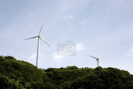 Foto de Turbinas eólicas en la colina - Imagen libre de derechos