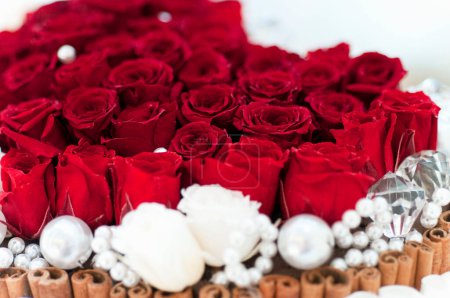 Téléchargez les photos : Vue rapprochée de beau bouquet élégant de fleurs de rose - en image libre de droit
