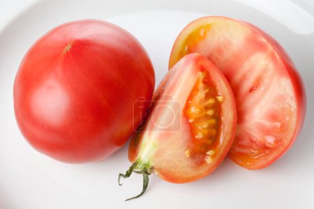 Téléchargez les photos : Tomates biologiques fraîches fond - en image libre de droit