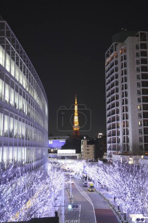 Foto de Hermosa vista nocturna de la ciudad moderna con luces, concepto festivo - Imagen libre de derechos