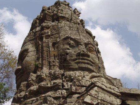 Foto de Enormes caras de piedra en Angkor wat, Camboya - Imagen libre de derechos