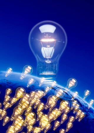 Téléchargez les photos : Ampoules avec planète bleue, concept d'innovation - en image libre de droit