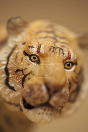 Téléchargez les photos : Beau jouet de tigre, gros plan - en image libre de droit