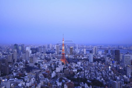 Foto de Tokyo Tower en Japón en el fondo de la noche - Imagen libre de derechos