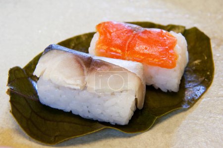 Téléchargez les photos : Une assiette de sushi - en image libre de droit