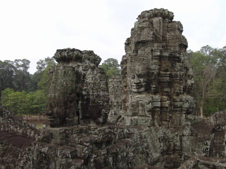 Foto de Enormes caras de piedra en Angkor wat, Camboya - Imagen libre de derechos