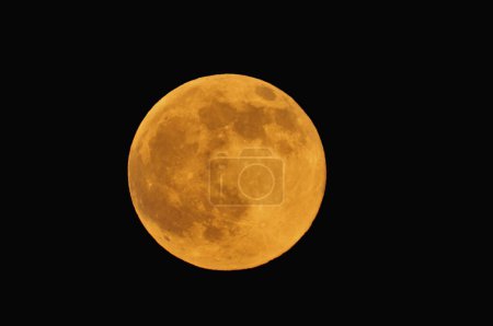 Foto de Luna llena en la noche oscura en el fondo - Imagen libre de derechos