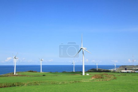 Téléchargez les photos : Énergies renouvelables, éoliennes. concept d'écologie - en image libre de droit