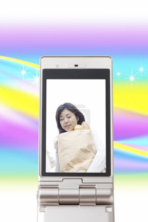 Foto de Teléfono móvil pantalla con hermosa mujer asiática imagen - Imagen libre de derechos