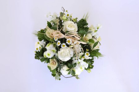 Téléchargez les photos : Bouquet de fleurs fraîches en vase, composition florale - en image libre de droit