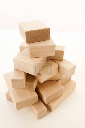 Foto de Vista de cerca de nuevos bloques de madera. - Imagen libre de derechos