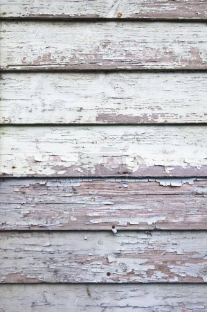 Foto de Vieja pared de madera con pintura pelada - Imagen libre de derechos