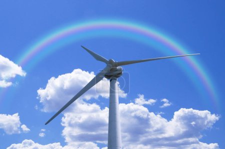 Téléchargez les photos : Éolienne avec fond bleu ciel - en image libre de droit