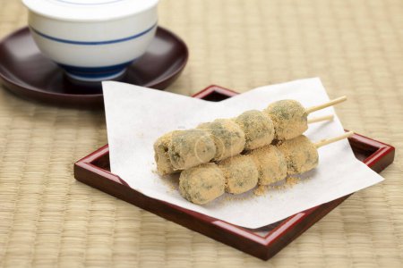 Foto de Delicioso Dango Japonés, comida dulce en Japón - Imagen libre de derechos