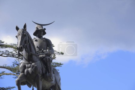 Estatua de Fecha Masamune a caballo en Sendai, Japón