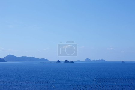 Téléchargez les photos : Belle mer et fond bleu ciel - en image libre de droit