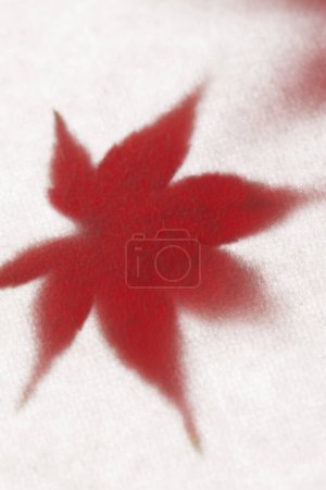 Téléchargez les photos : Abstrac feuille d'érable aquarelle fond - en image libre de droit