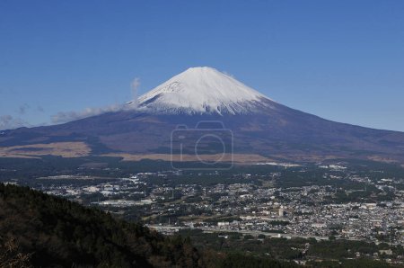 Téléchargez les photos : Belle montagne Fuji au Japon sur fond de nature - en image libre de droit