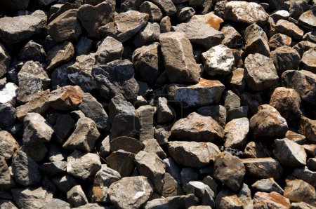 Téléchargez les photos : Pile de gravier noir et gris, fond de pierres - en image libre de droit