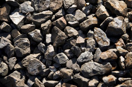 Téléchargez les photos : Pile de gravier noir et gris, fond de pierres - en image libre de droit