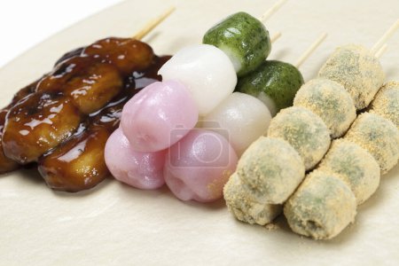 Téléchargez les photos : Délicieux Dango japonais, nourriture sucrée au Japon - en image libre de droit