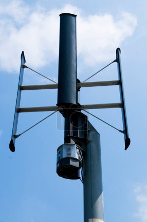 Téléchargez les photos : Antenne moderne sur le toit - en image libre de droit