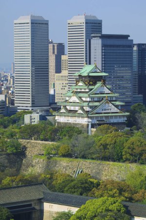 Téléchargez les photos : Château d'Osaka et Obp Buildings au Japon - en image libre de droit