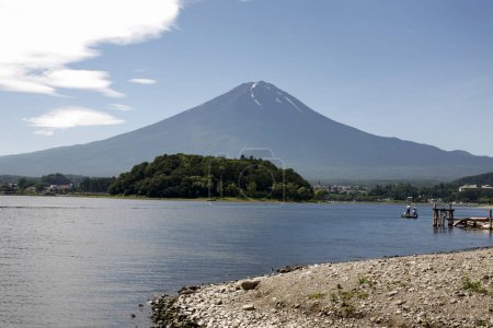 Téléchargez les photos : Vue sur le lac et la montagne Fuji au Japon - en image libre de droit