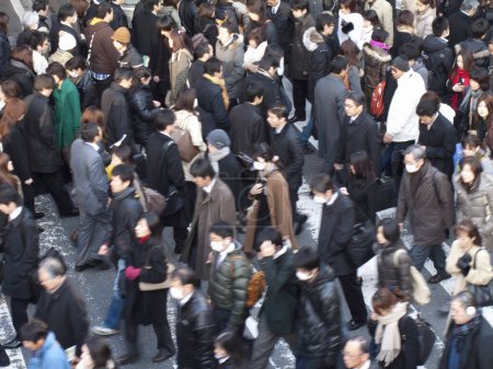 Foto de Personas cruzando la calle en cruce peatonal en Japón - Imagen libre de derechos