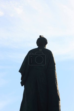 Téléchargez les photos : Monument de Ryoma Sakamoto sur fond de ciel - en image libre de droit