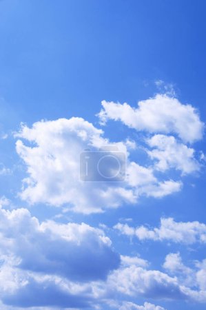 Téléchargez les photos : Ciel bleu avec nuages. - en image libre de droit