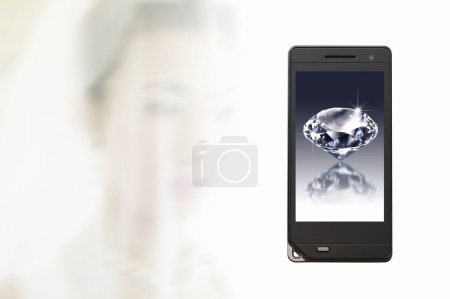Téléchargez les photos : Écran de téléphone portable avec image de diamant, argent et fond de concept d'investissement - en image libre de droit