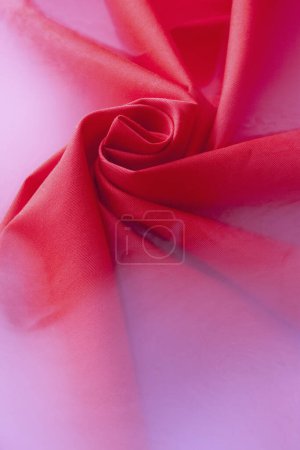 Téléchargez les photos : Texture fond rose, motif de tissu rose soie. satin rouge - en image libre de droit
