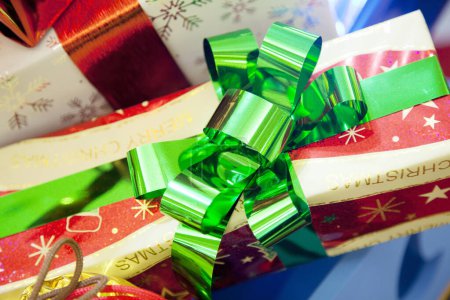 Téléchargez les photos : Vue rapprochée des coffrets cadeaux de fête, cadeaux de Noël - en image libre de droit