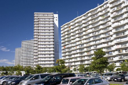 Téléchargez les photos : Paysage urbain moderne avec des bâtiments à Tokyo, Japon - en image libre de droit