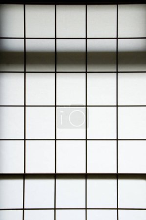 Téléchargez les photos : Porte rectangulaire et carrée en papier shoji japonais - en image libre de droit