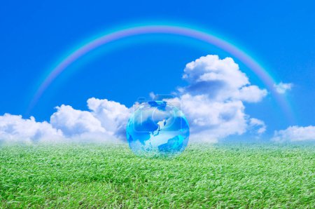 Téléchargez les photos : Fond abstrait avec ciel bleu et arc-en-ciel avec prairie et globe - en image libre de droit