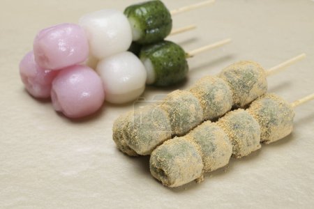 Foto de Delicioso Dango Japonés, comida dulce en Japón - Imagen libre de derechos