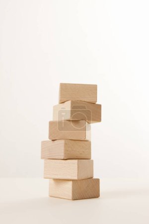 Foto de Cubos de madera sobre fondo - Imagen libre de derechos