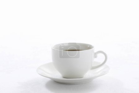 Téléchargez les photos : Tasse à café sur fond blanc - en image libre de droit