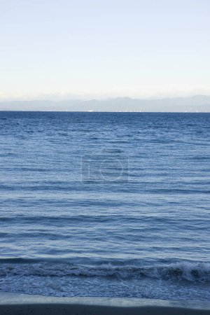 Foto de Hermosa textura de agua azul con olas de mar - Imagen libre de derechos