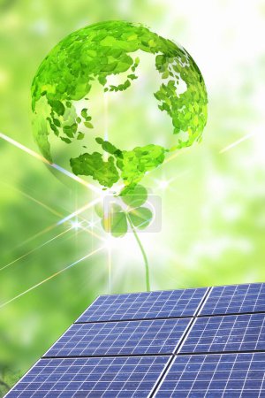 Foto de Green energy concept with globe, solar energy panels and sun - Imagen libre de derechos