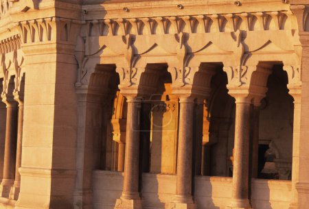 Foto de Edificios antiguos con columnas - Imagen libre de derechos