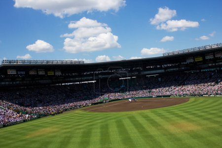Téléchargez les photos : Match de baseball au stade Koshien, Hyogo, Japon - en image libre de droit