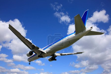 Foto de Avión de pasajeros aterrizaje, transporte de viajes - Imagen libre de derechos