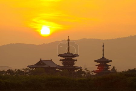 La pagode à cinq étages de Nara Kofukuji au coucher du soleil