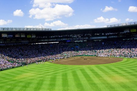 Téléchargez les photos : Match de baseball à l'été au stade Koshien, Hyogo, Japon - en image libre de droit