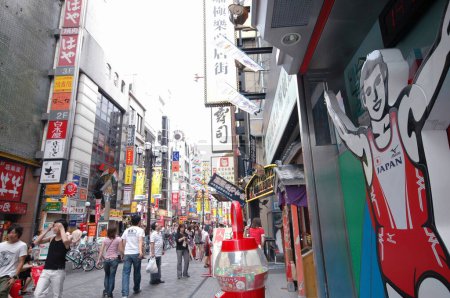 Téléchargez les photos : Rue bondée à Tokyo, Japon. - en image libre de droit