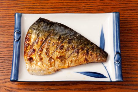 Téléchargez les photos : Poisson de saumon grillé sur assiette
. - en image libre de droit