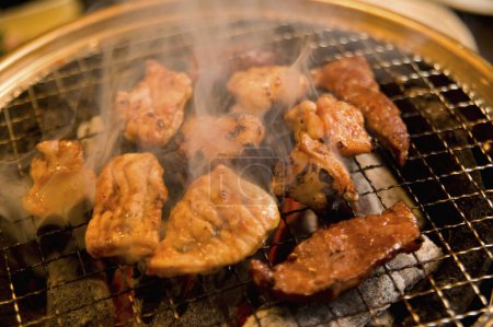 Téléchargez les photos : Steak de bœuf chaud japonais et barbecue chaud - en image libre de droit